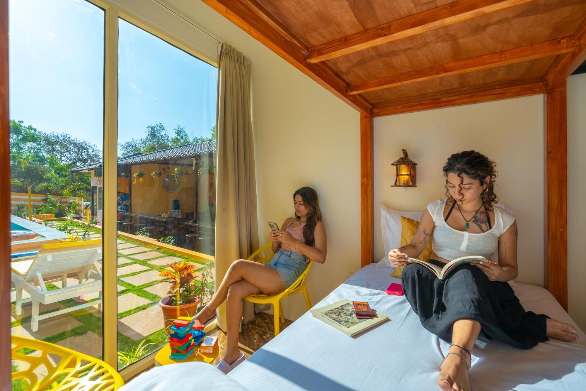 The Social Stays Goa, Morjim Formerly Artbuzz Bagian luar foto